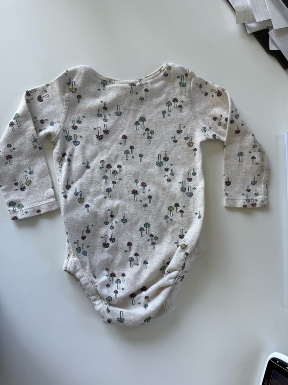 Hanna Andersson Cream Long-Sleeve Mushroom Print One-Piece